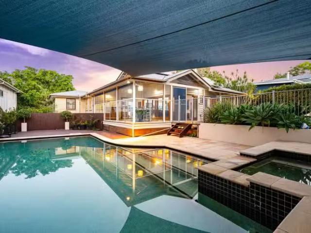 Cheap 5 BR 20 Dean Street, RED HILL, QLD 4059 House for Rent