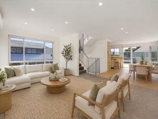 For Rent! 5 BR 2/1020 Pittwater Road, Collaroy Apartment for r.