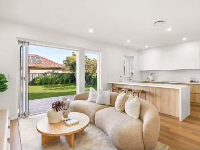 Unique 5 BR 21 Moverly Road, Maroubra House for rent Listed b.