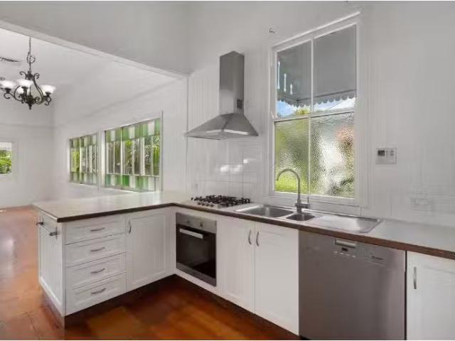Cozy 5 BR 34 Stewart Street, HAWTHORNE House for rent Listed.