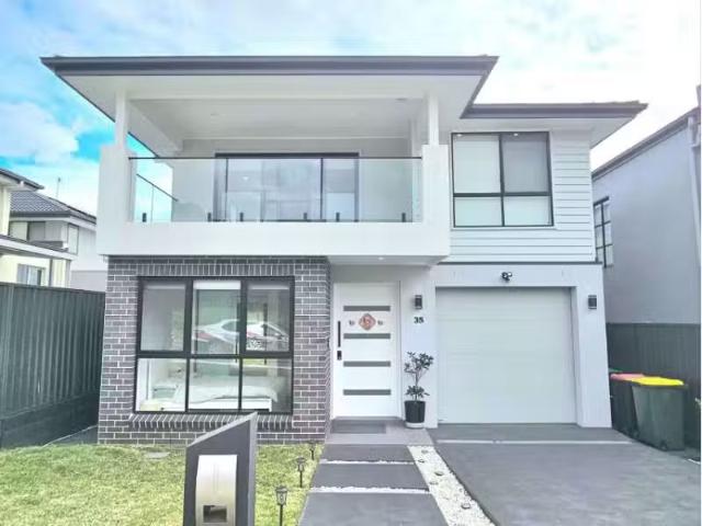 For Rent! 5 BR 35 Stoneman Street, Rouse Hill House for rent.