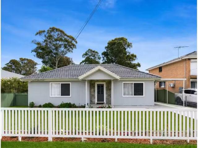 Just in! 5 BR 39 Phyllis Street, Mount Pritchard House for ren.