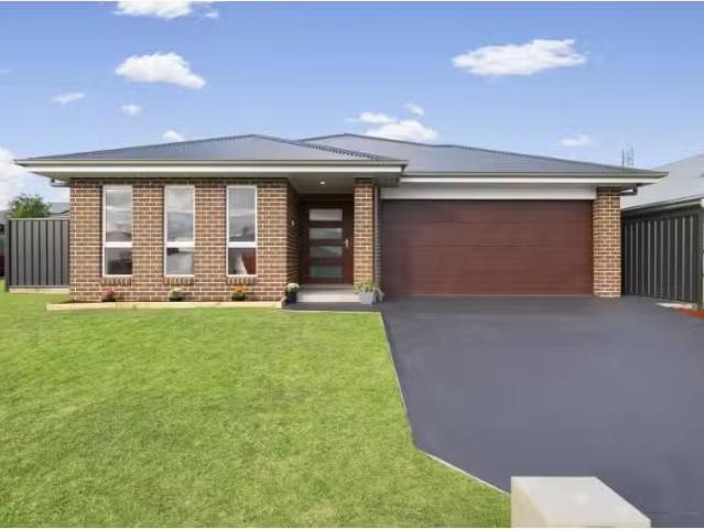 Deal! 5 BR 31 Camelia Street, Gillieston Heights House for ren.