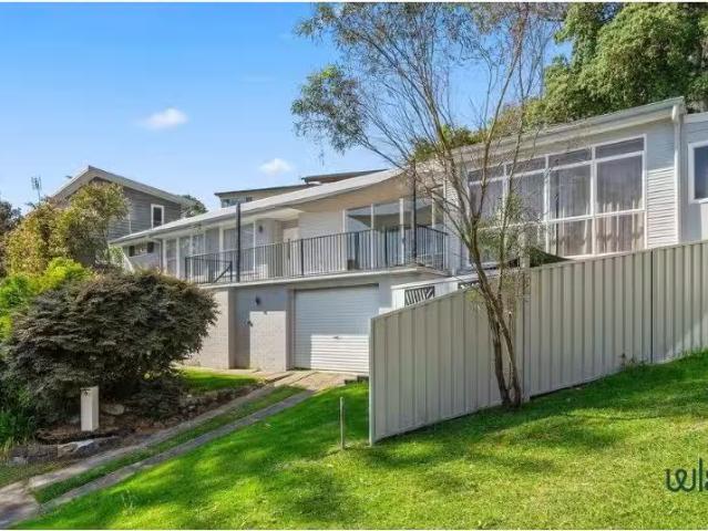 Charming 5 BR 42 Kinross Avenue, Adamstown Heights House for r.