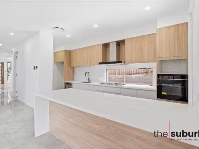 Deal! 5 BR 5B Sultana Avenue, Leppington House for rent Liste.