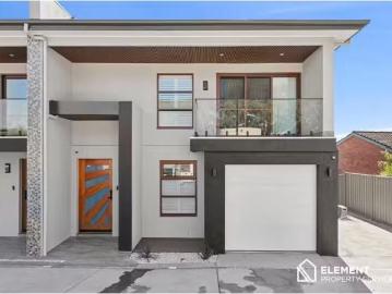 For Rent! 5 BR 69B Ainsworth Street, Mawson Townhouse for rent.