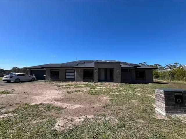 Unique 5 BR 81 83 Cansick Street, Rosedale, VIC 3847