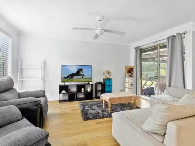 Unique 5 Brewster Court, Petrie, QLD 4502