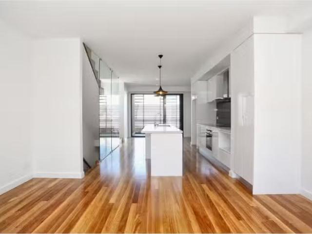 New 5 Curtain Place, FITZROY NORTH Townhouse for rent Listed.