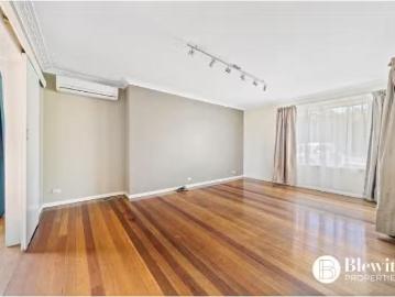 Unique 5 Furphy Place, Garran House for rent Listed by Proper.
