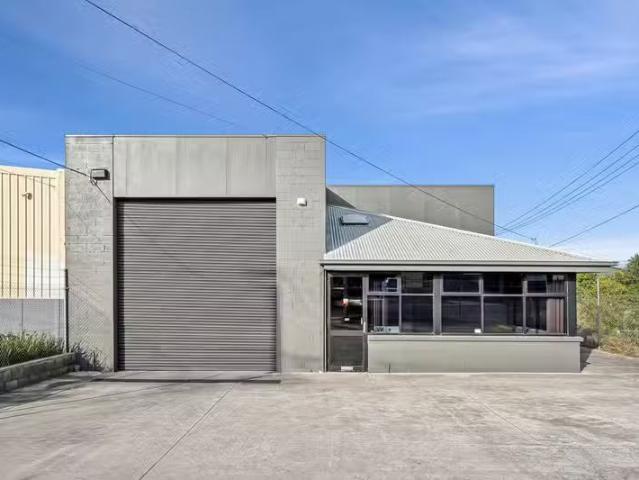 Deal! 5 Freedman Street, North Geelong, VIC 3215 Industrial/.