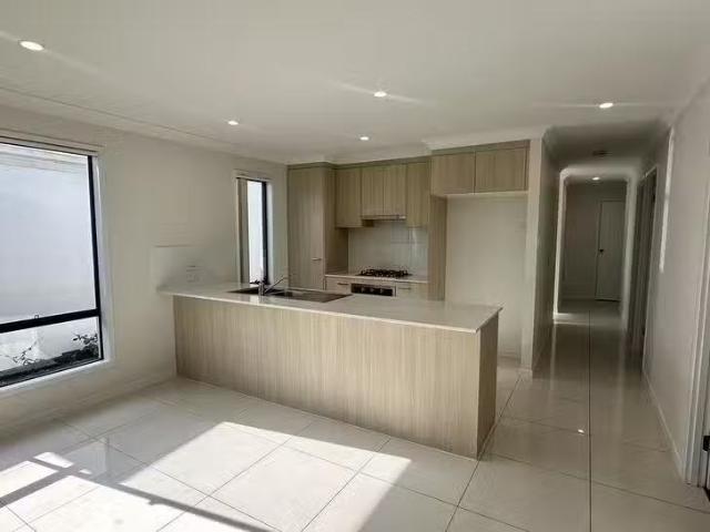 Nice 5 Hill Drive, Pimpama, QLD 4209