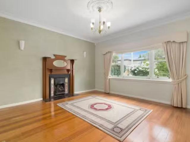 Charming 5 Linda Avenue, Box Hill North VIC 3129 House For L.