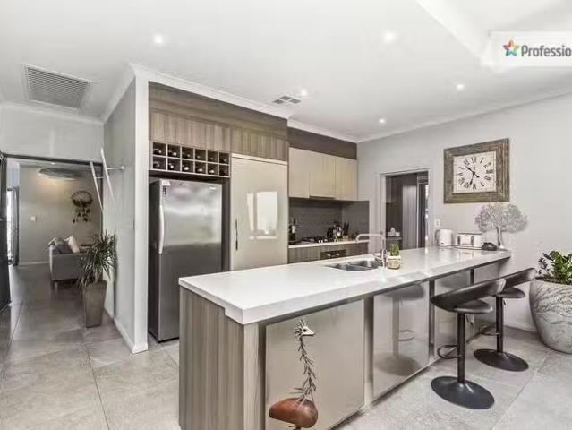Deal! 5 Pallarup Crescent, Ellenbrook, WA 6069