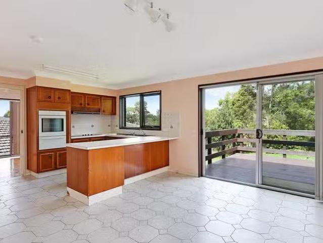 Unique 5 Phillip Road, St Ives Chase, NSW 2075