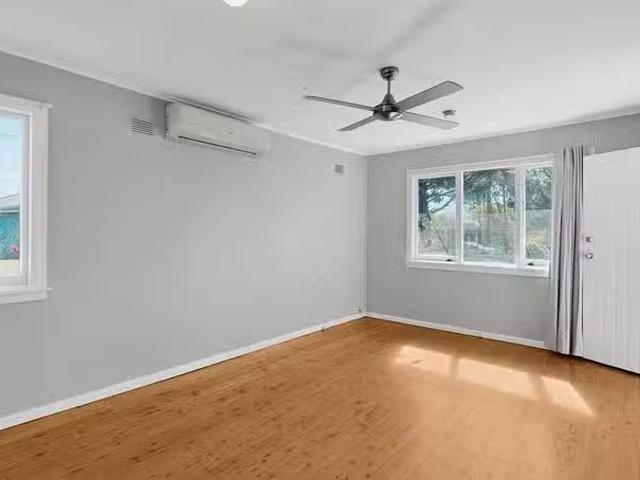 Cozy 5 Ramu Place, Whalan, NSW 2770