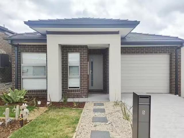 Charming 5 Satori Street, Mambourin, VIC 3024