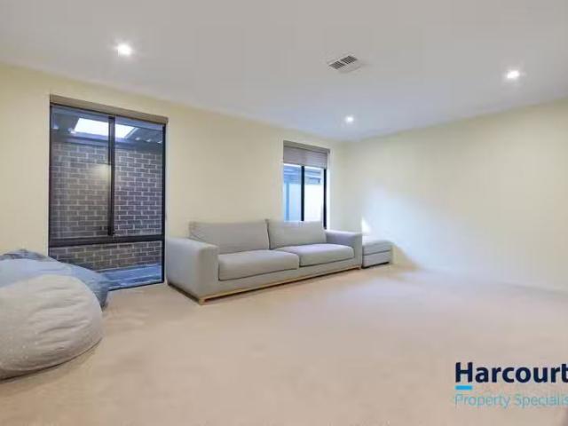 Nice 5 Sheringham Bend, SUCCESS, WA 6164 House for Rent