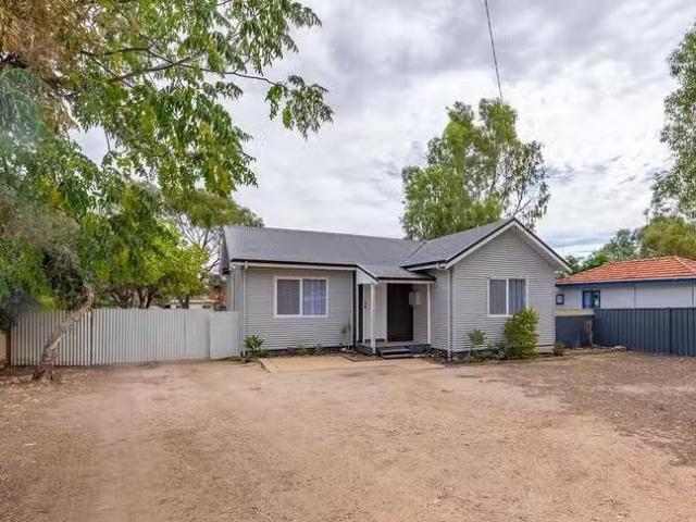 Cozy 5 Yalbaroo Road, Northam, WA 6401