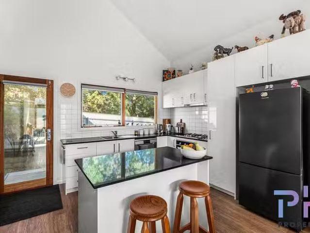 Cozy 5A Bray Street, Long Gully, VIC 3550
