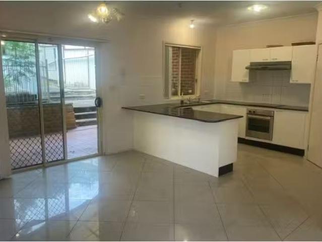 Rental! 5A Kentwell Avenue, Castle Hill Townhouse for rent Li.