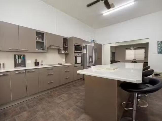 Nice 63 Queen Street, Solomontown, SA 5540