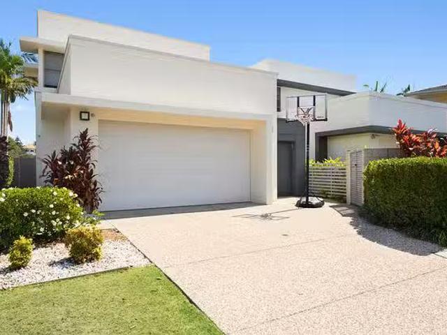 Unique 6094 Lugano Drive, Hope Island, QLD 4212