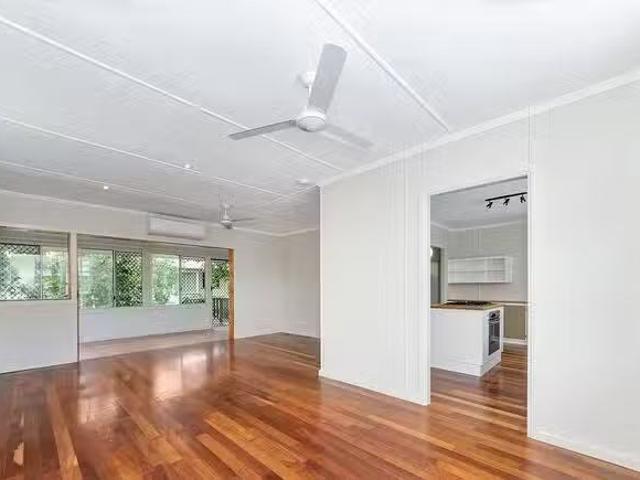 Charming 60 Oreilly Street, Mundingburra, QLD 4812