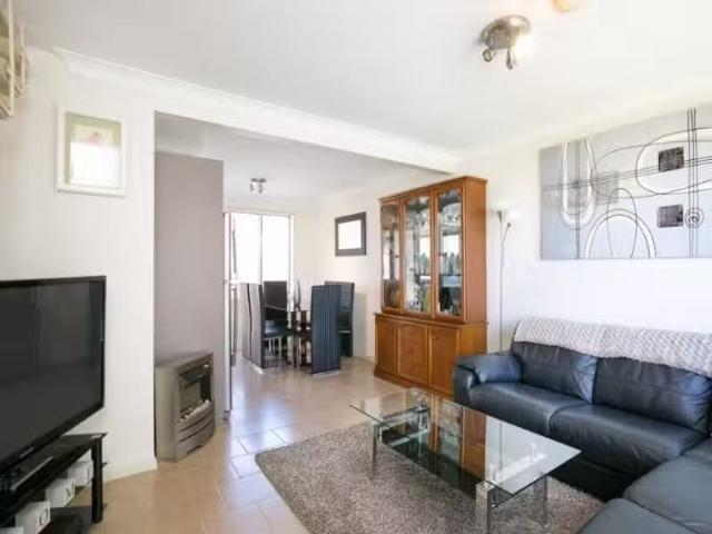Nice 6/1 The Avenue, BELLAMBI Apartment for rent Listed by St.