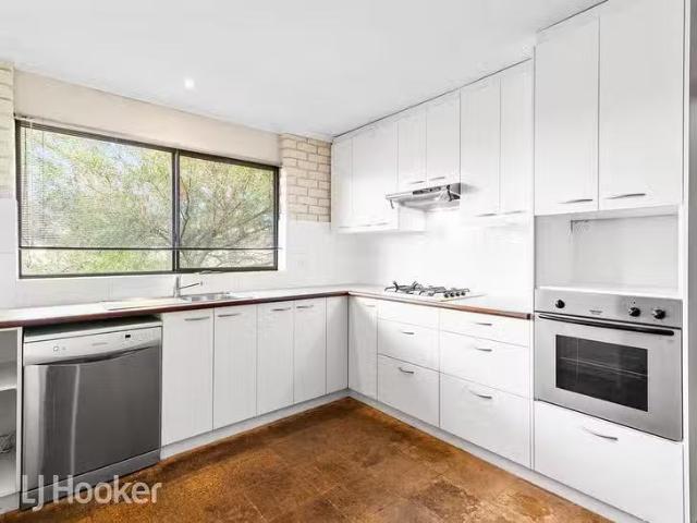 Deal! 61 Commercial Road, Port Noarlunga South, SA 5167