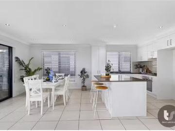 Deal! 61 Ferry Road, Thorneside, QLD 4158