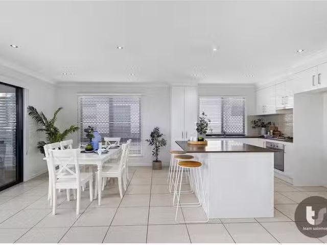 Charming 61 Ferry Road, Thorneside, QLD 4158