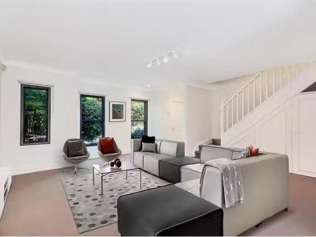 Deal! 6/22 Mackenzie Street, Lavender Bay Townhouse for rent.