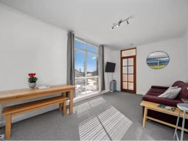 Nice 6/23 Cross Street, NEW TOWN Apartment for rent Listed by.