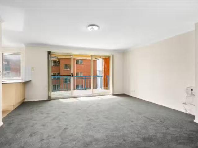 Nice 62/7 Regent St, Wollongong Apartment for rent Listed by.