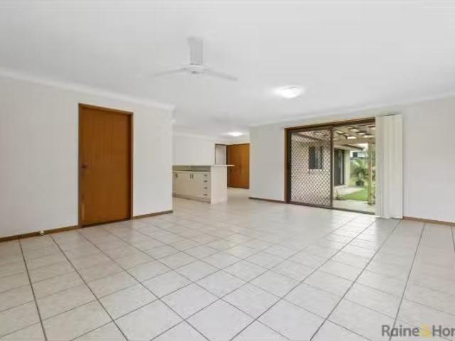 Cheap 62 Elanora Avenue, POTTSVILLE House for rent Listed by.