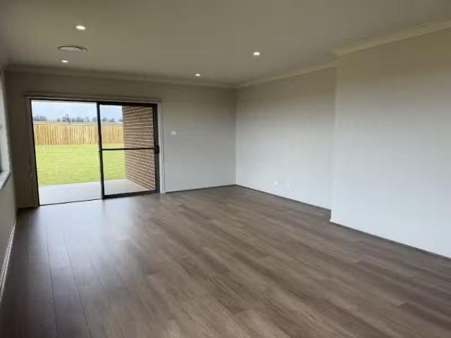 Cozy 62 Lilac Avenue, LOCHINVAR House for rent Listed by Tom.