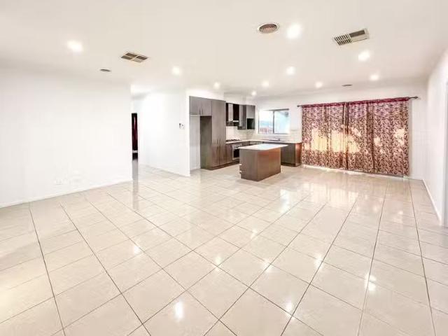 Cozy 62 Loughton Avenue, EPPING, VIC 3076 House for Rent