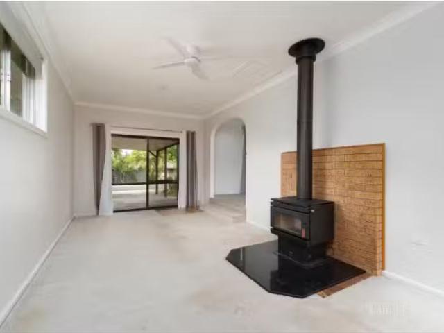 Cheap 67 Canambe Street, Armidale House for rent Listed by Ar.