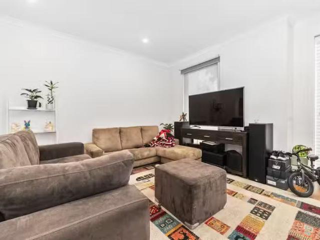 Nice 68 Hutchinson Drive, Lynbrook, VIC 3975 House for Rent