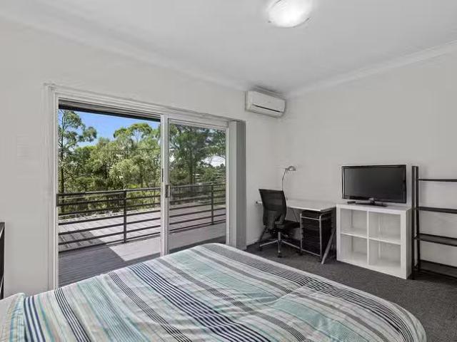 Charming 69A The Esplanade, Saint Lucia, QLD 4067
