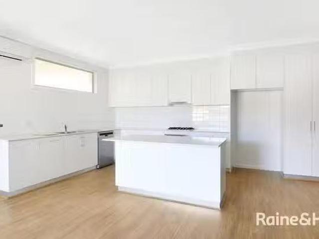 Cozy 6 Northcote Street, Wollongong, NSW 2500