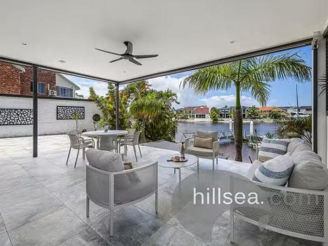 Deal! 6 Arrowsmith Court, Paradise Point, QLD 4216