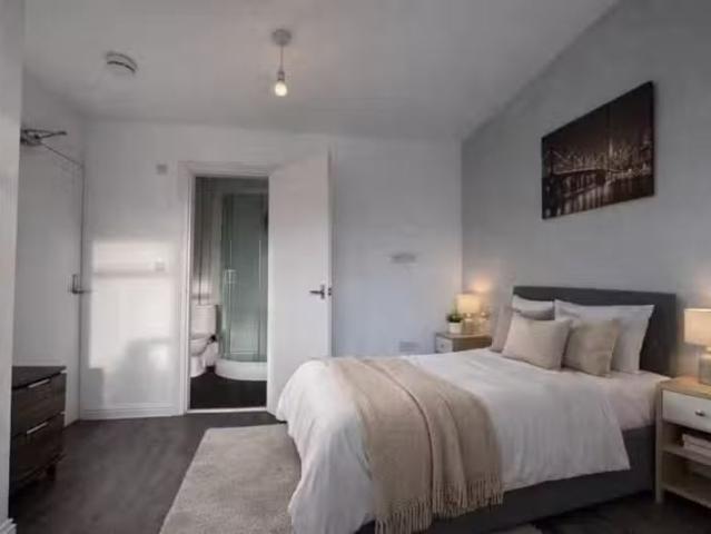 New 6 BA 6 bedroom detached house for rent in Greenstead Road.