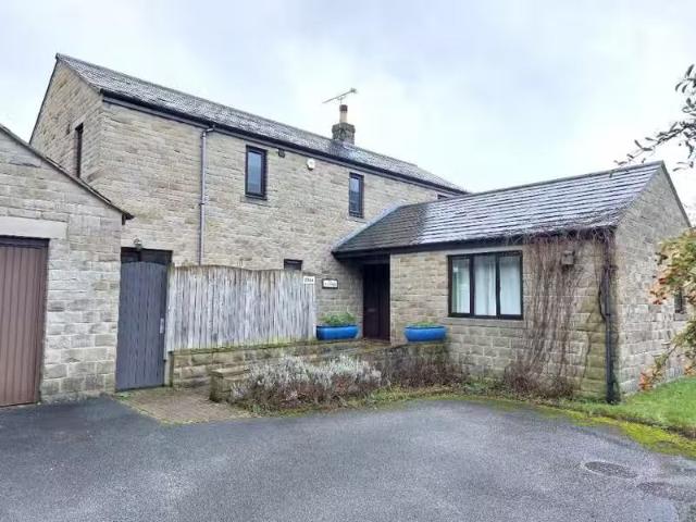 Nice 6 bedroom house share for rent in Barkerend Road, Bradfor.