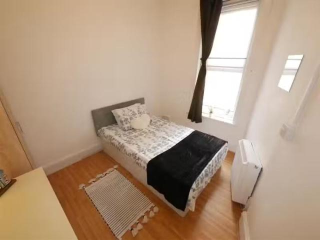 Just in! 6 bedroom house share for rent in Gables, Bournemouth.