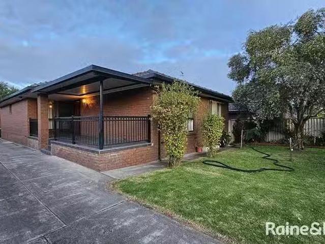 Cheap 6 Bianchi Court, Keilor Downs, VIC 3038
