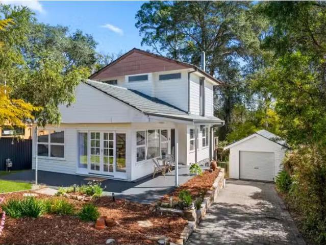 Unique 6 Boorea Street, BLAXLAND House for rent Listed by Kri.