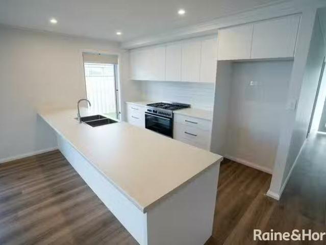 New 6 Bondi Crescent, Gobbagombalin, NSW 2650