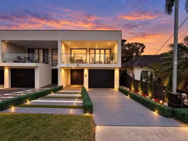 Cozy 6 BR 10 Ellis Street, Condell Park Townhouse for rent Li.